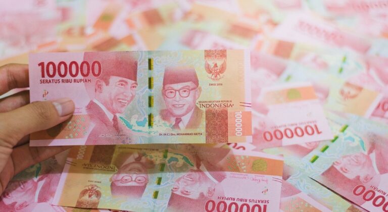 Syarat Penerima Bansos BBM Rp 600 Ribu Pada September 2022